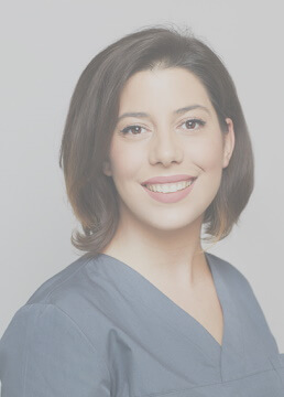 raquel-marinho-costa-dermatologie-hamburg-steinkraus-skin-ausgegraut.jpg